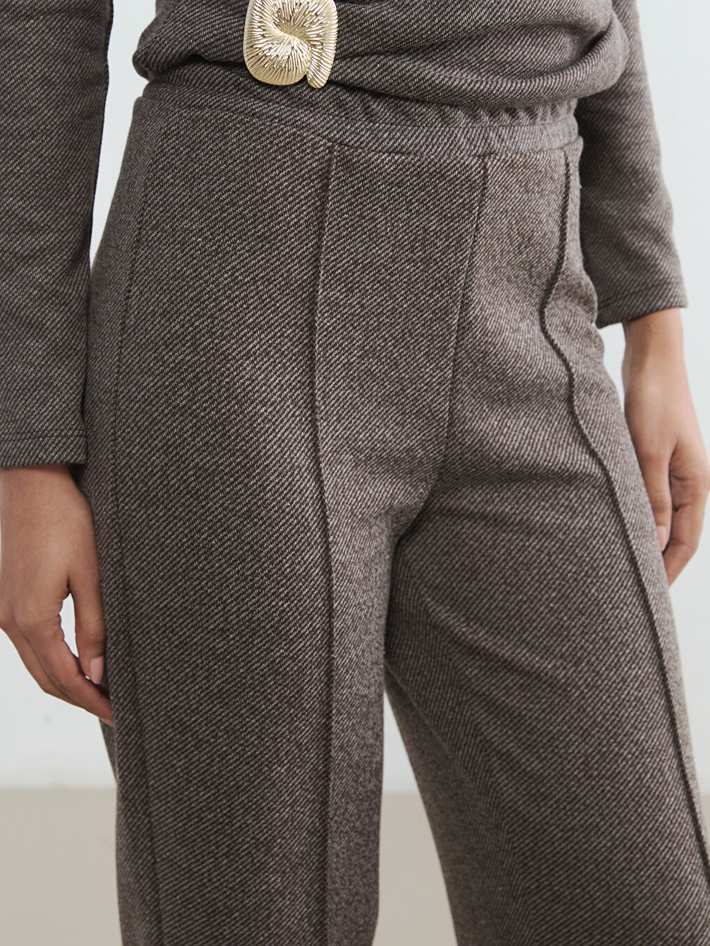 Ženske pantalone širokog kroja sa uzorkom i plisiranjem-2