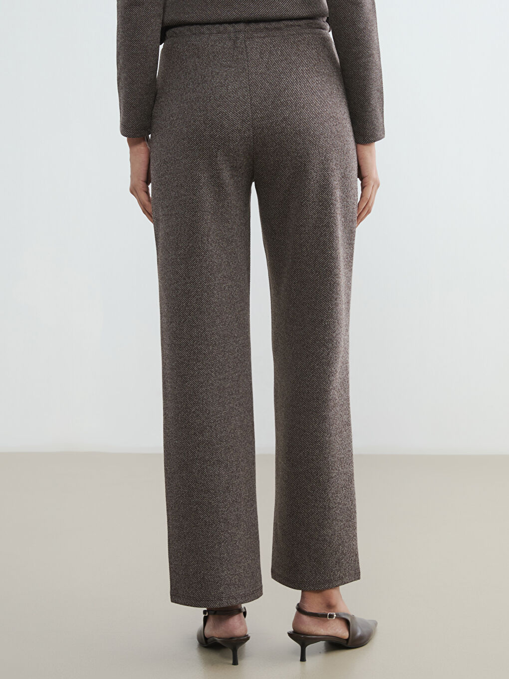 Ženske pantalone širokog kroja sa uzorkom i plisiranjem-3