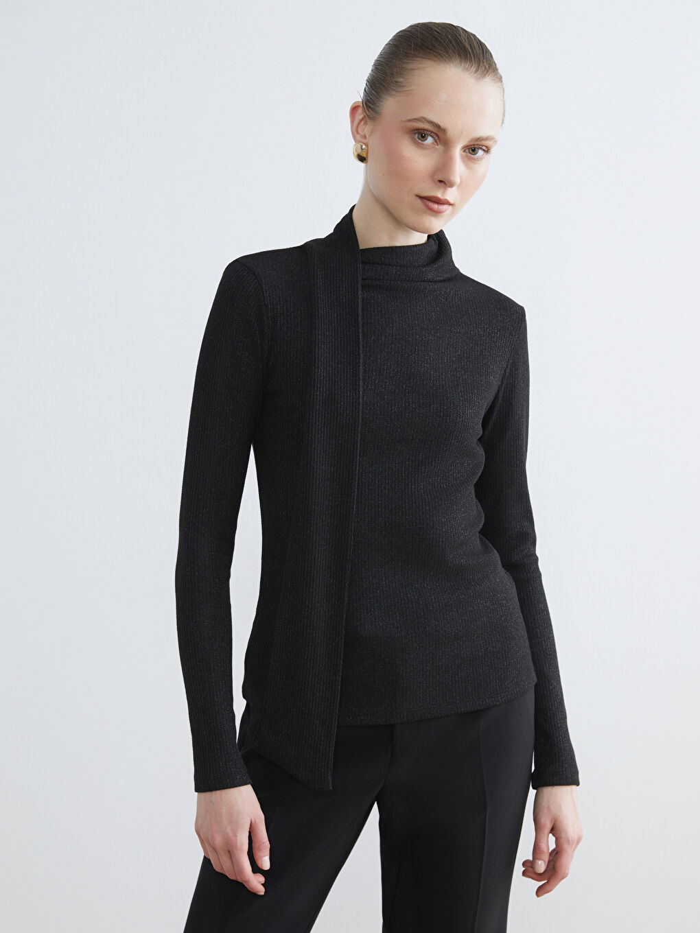 Siyah Şal Detaylı Dik Yaka Kadın Body