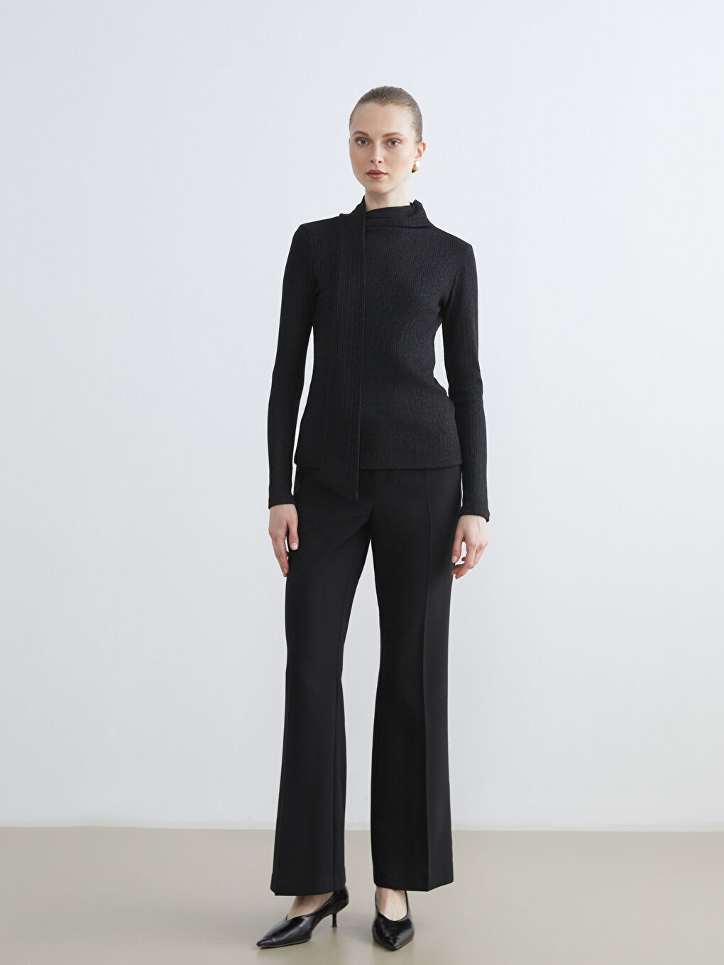 Siyah Şal Detaylı Dik Yaka Kadın Body-1