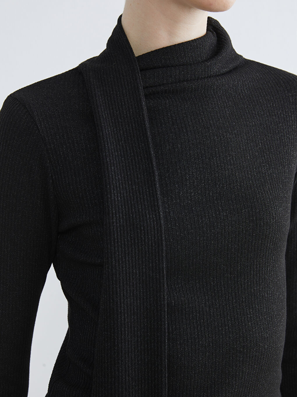 Siyah Şal Detaylı Dik Yaka Kadın Body-2