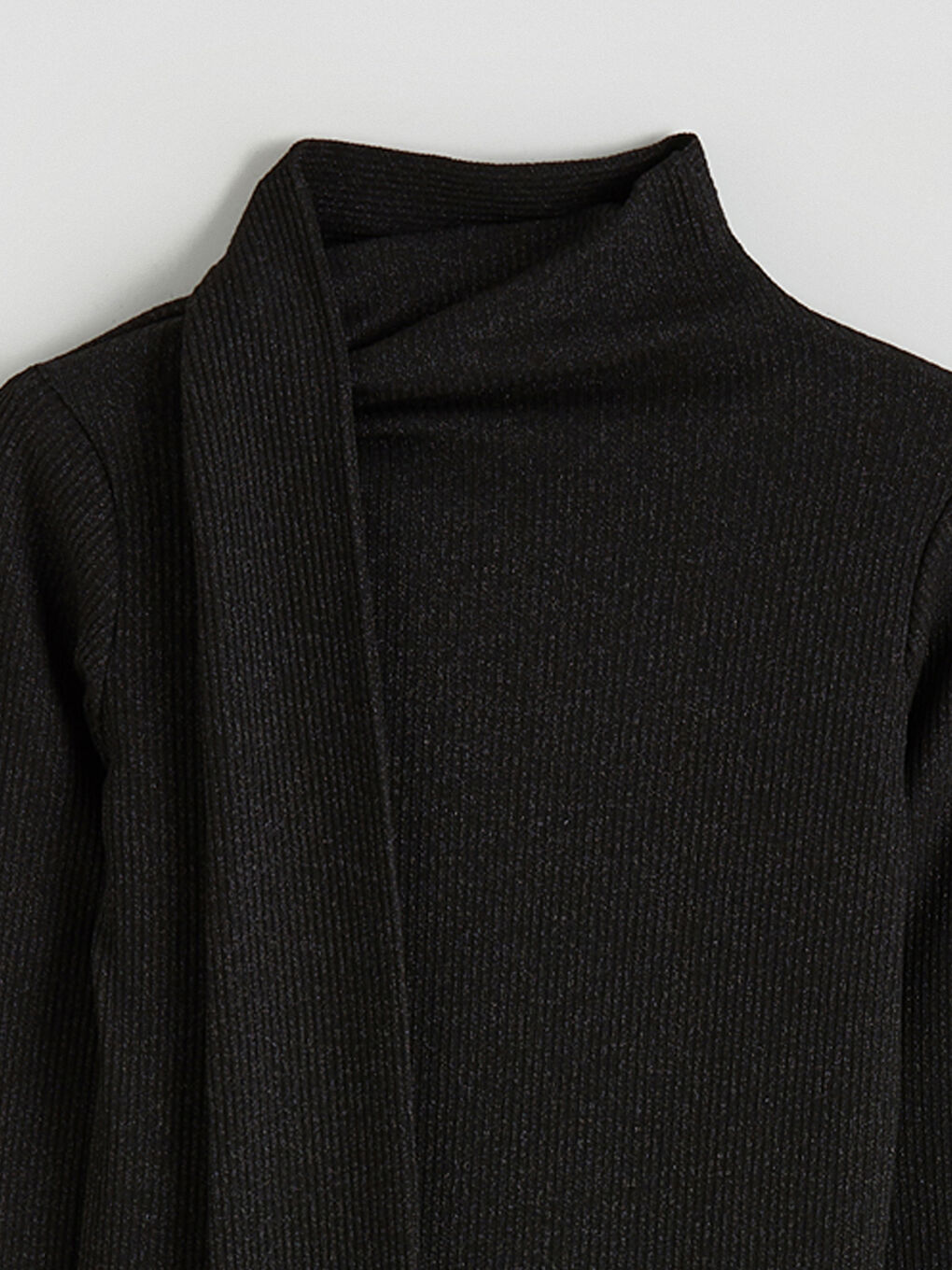 Siyah Şal Detaylı Dik Yaka Kadın Body-5