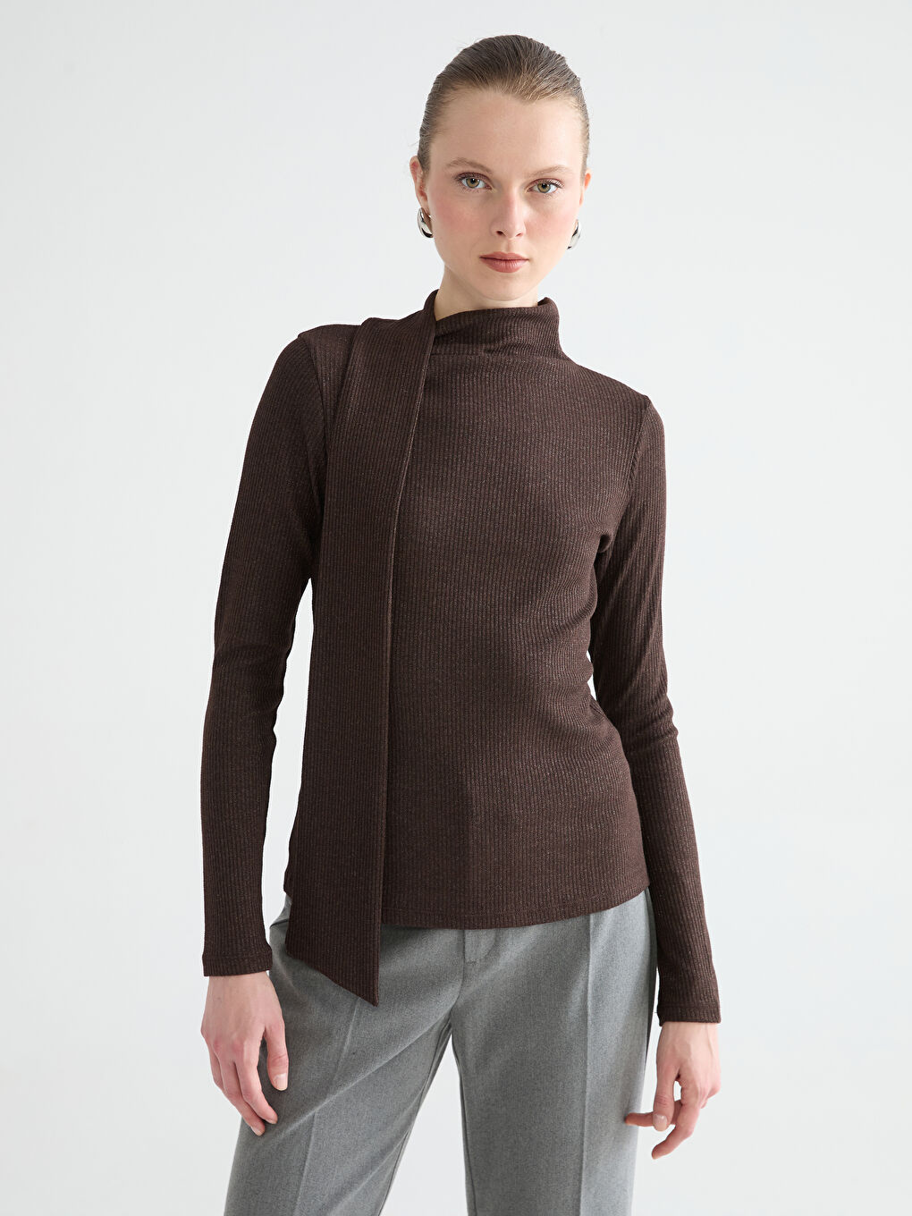 Kahverengi Şal Detaylı Dik Yaka Kadın Body