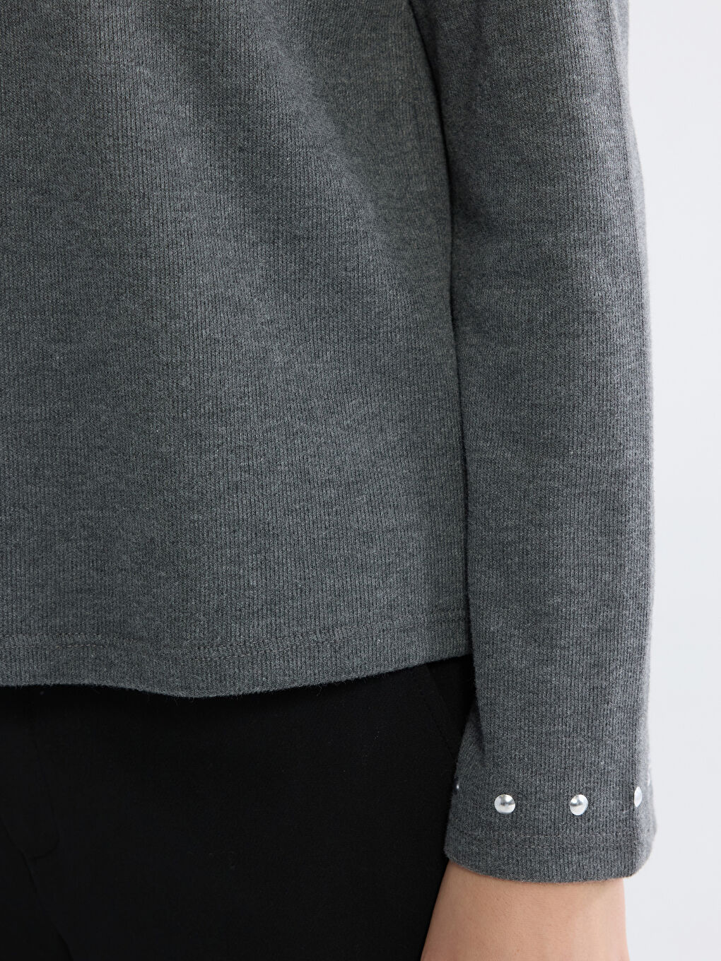 Antrasit Bisiklet Yaka İnci Detaylı Bluz-2