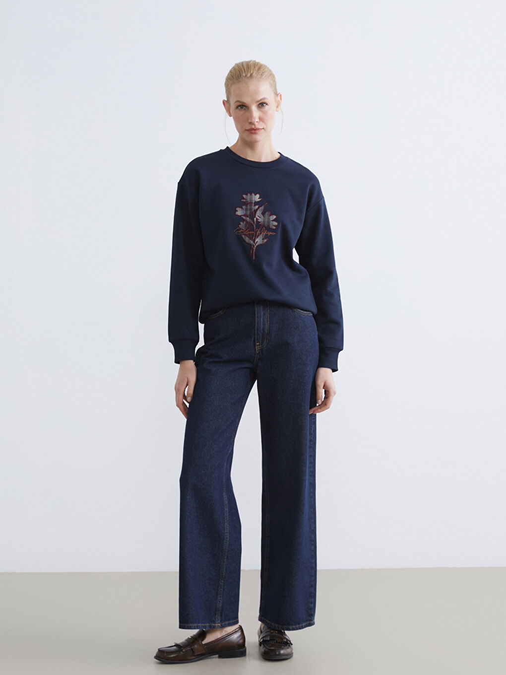 Lacivert Bisiklet Yaka Çiçekli Kadın Kalın Sweatshirt-1