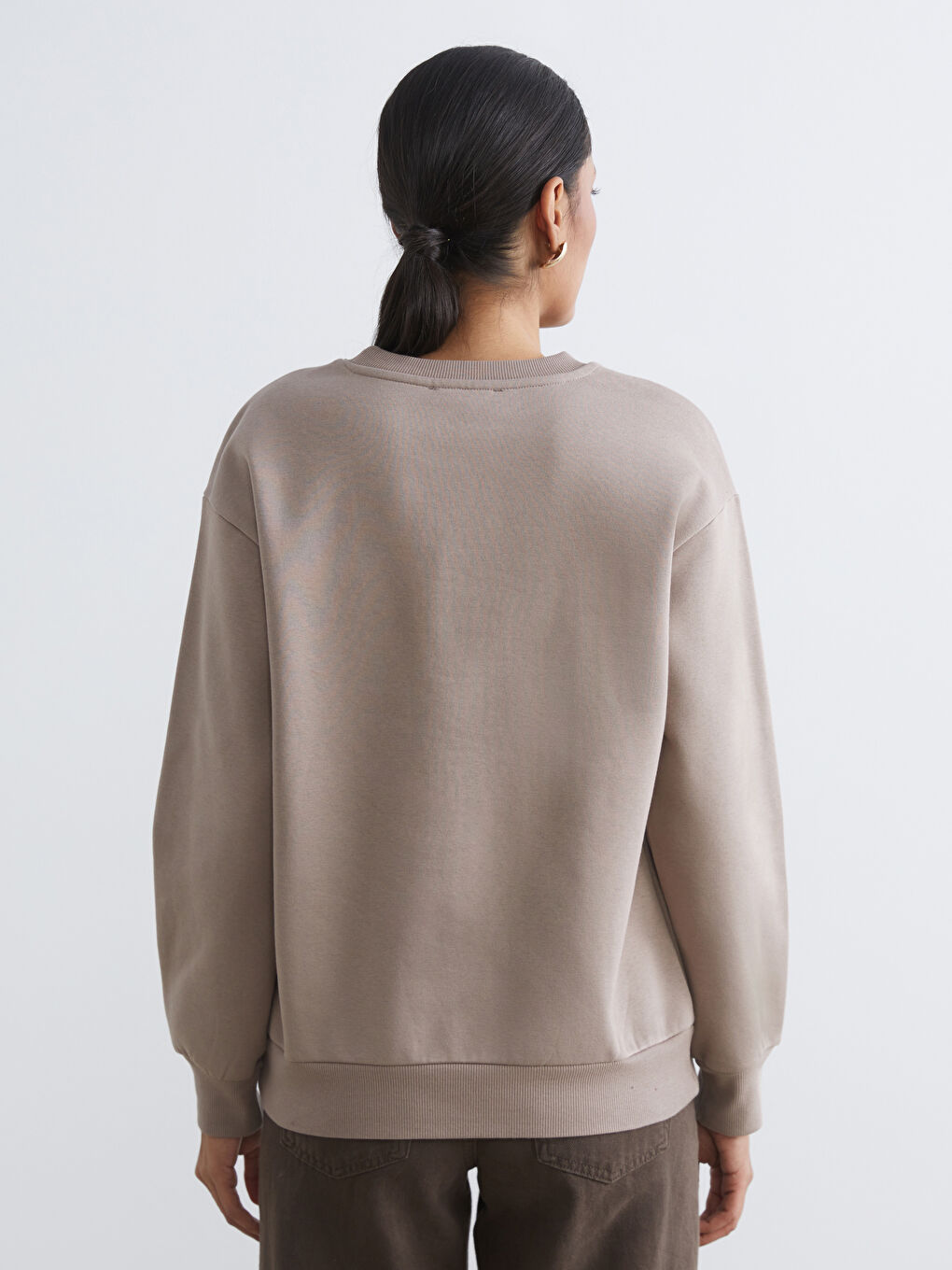 كنزة رياضية بني امرأة-3