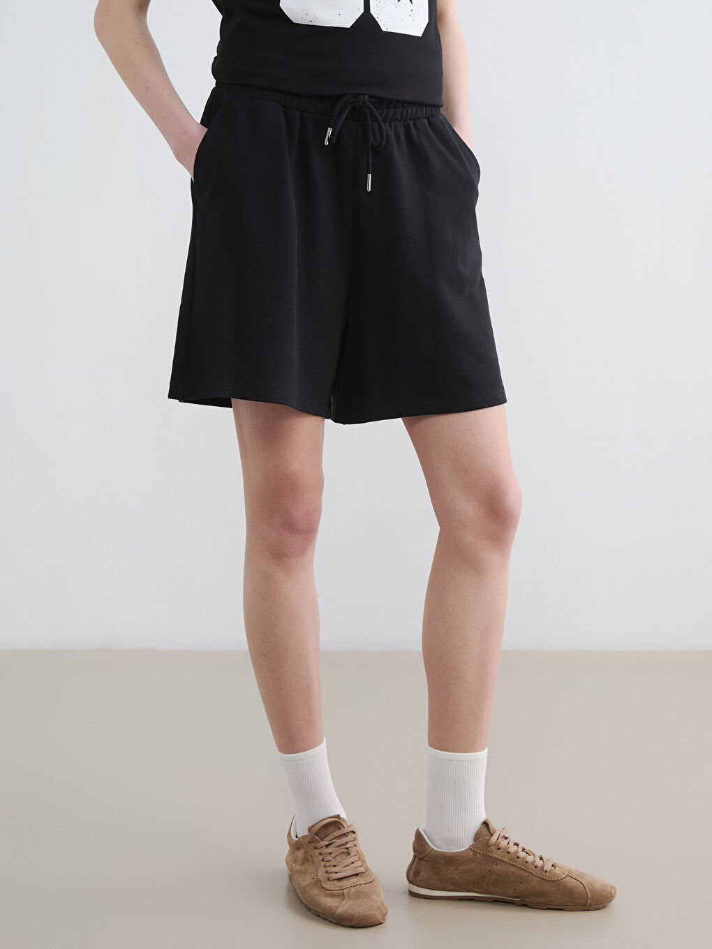 Woman BLACK Shorts-1