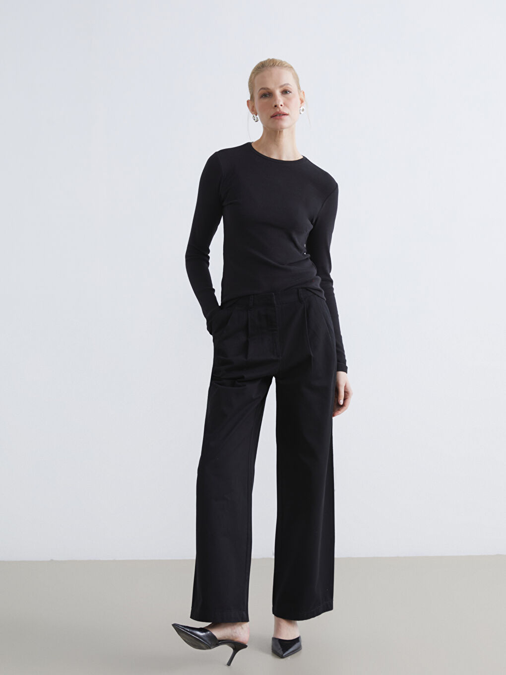 Siyah Bisiklet Yaka Kadın Body-1