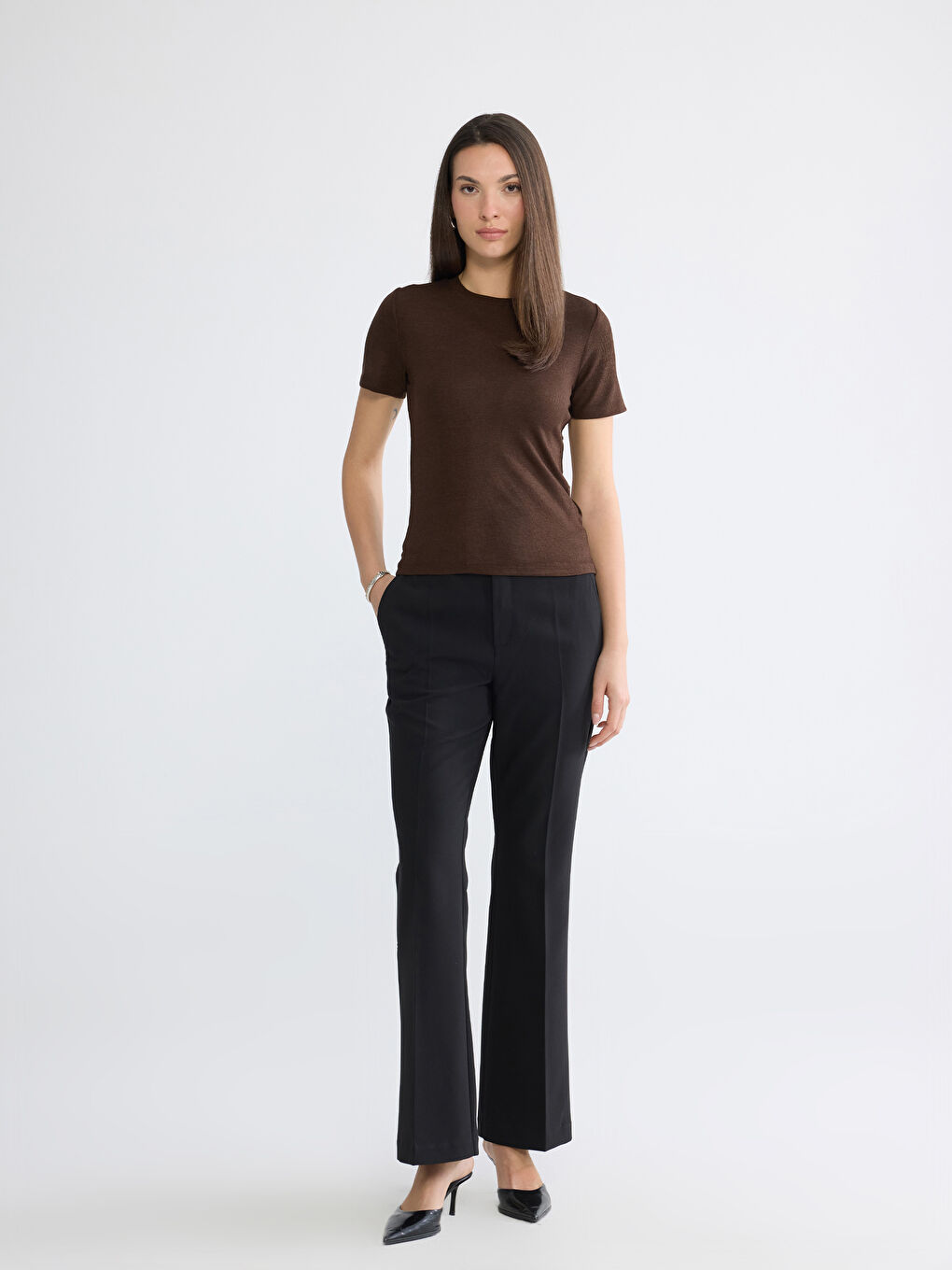 Kahverengi Bisiklet Yaka Kadın Tişört-1