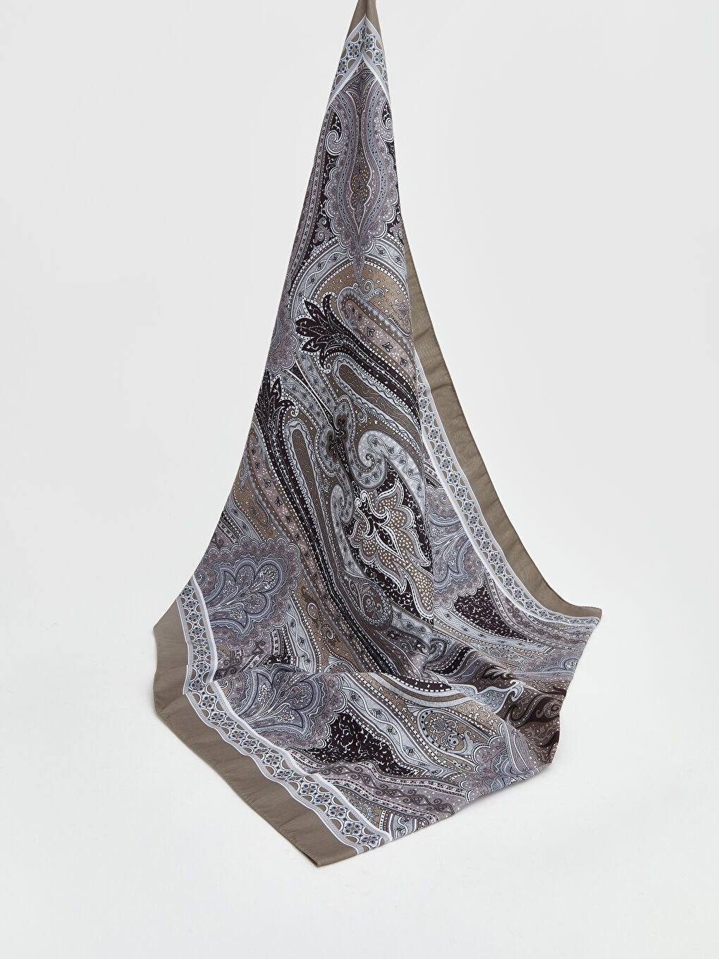 Bej Desenli Kadın Şal