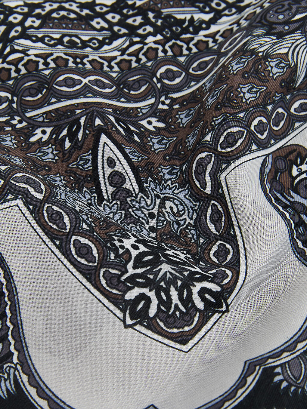 Siyah Desenli Kadın Şal-2