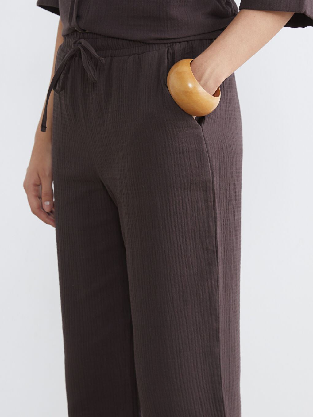 Kahverengi Beli Lastikli Dokulu Kadın Pantolon-2