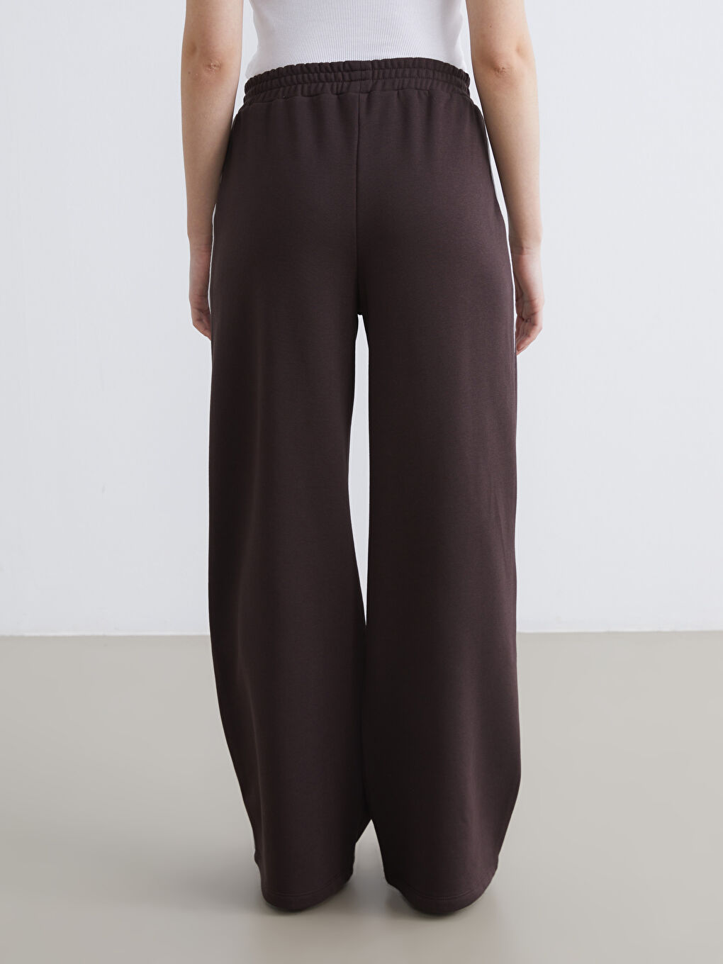 ქალი ყავისფერი სპორტული შარვალი-3