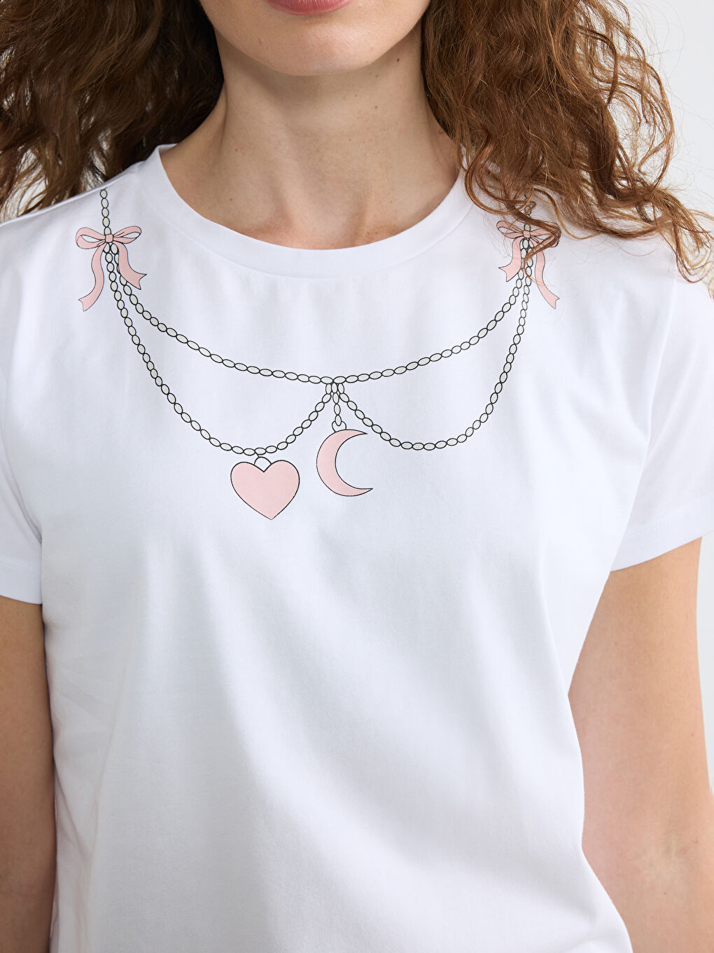 Beyaz Bisiklet Yaka Baskılı Kadın Tişört-2