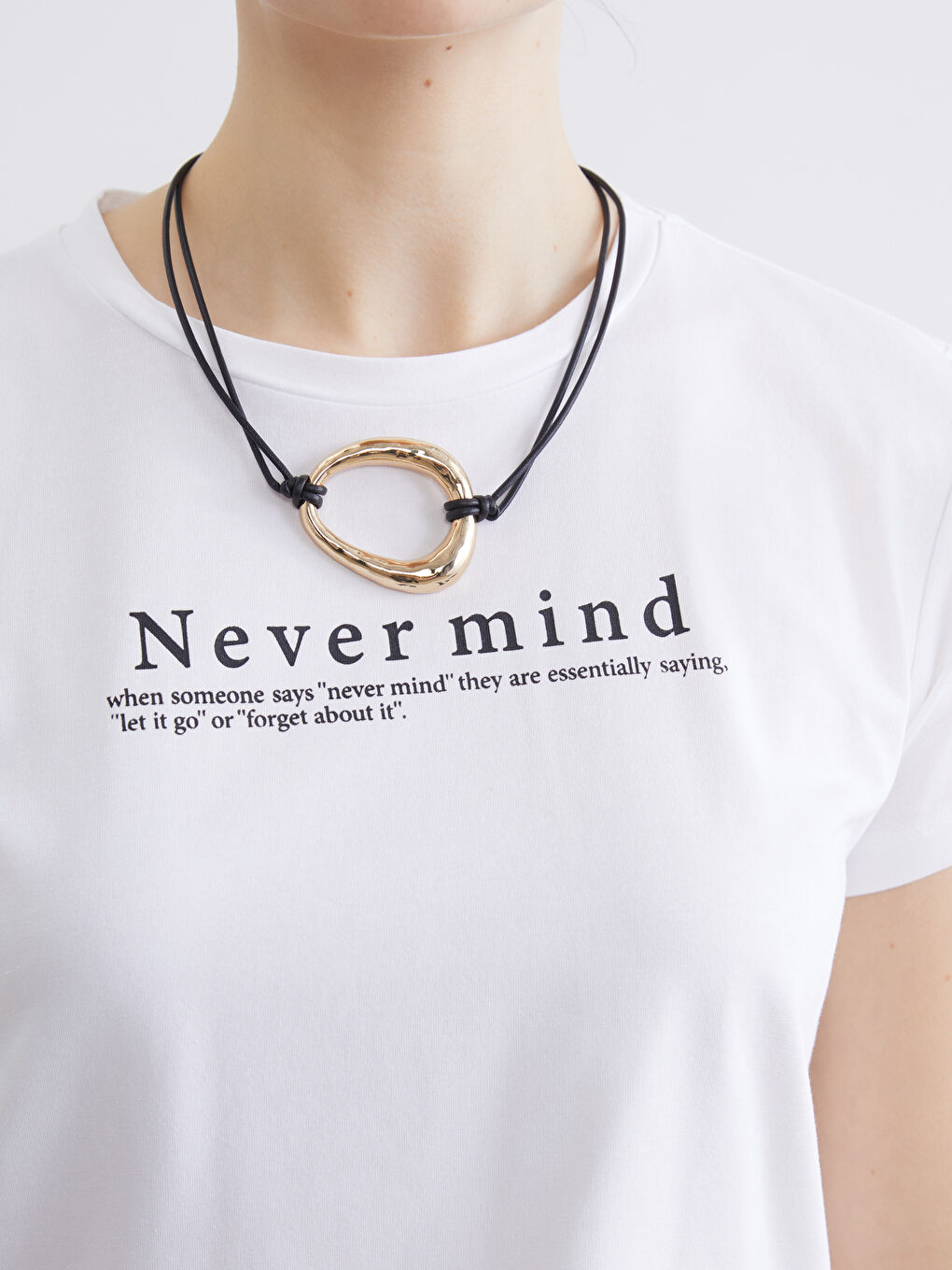 Beyaz Bisiklet Yaka Kadın Tişört-2