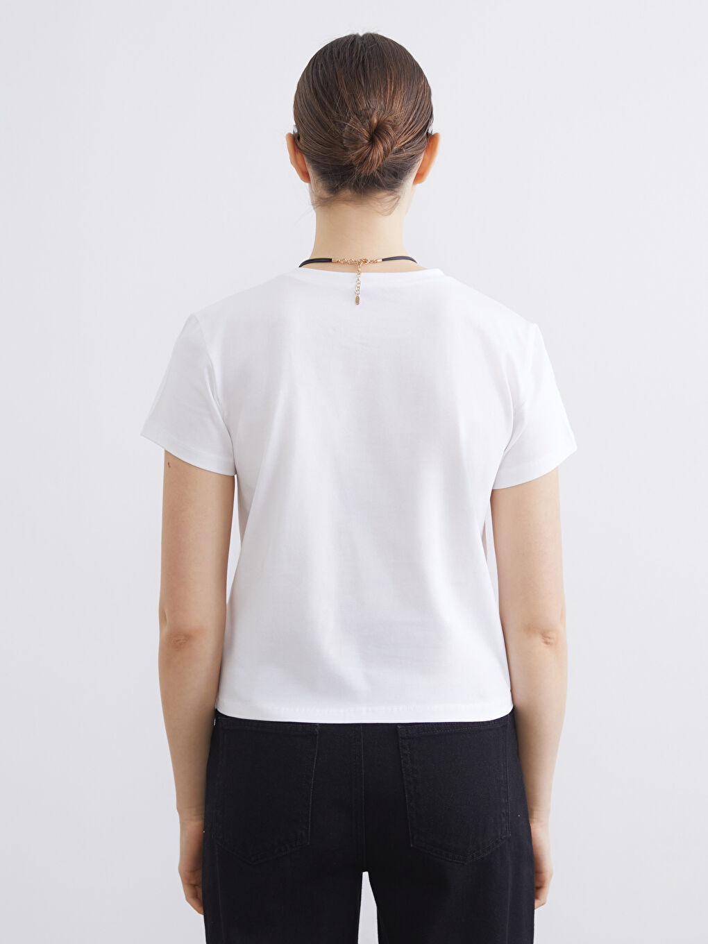 Beyaz Bisiklet Yaka Kadın Tişört-3