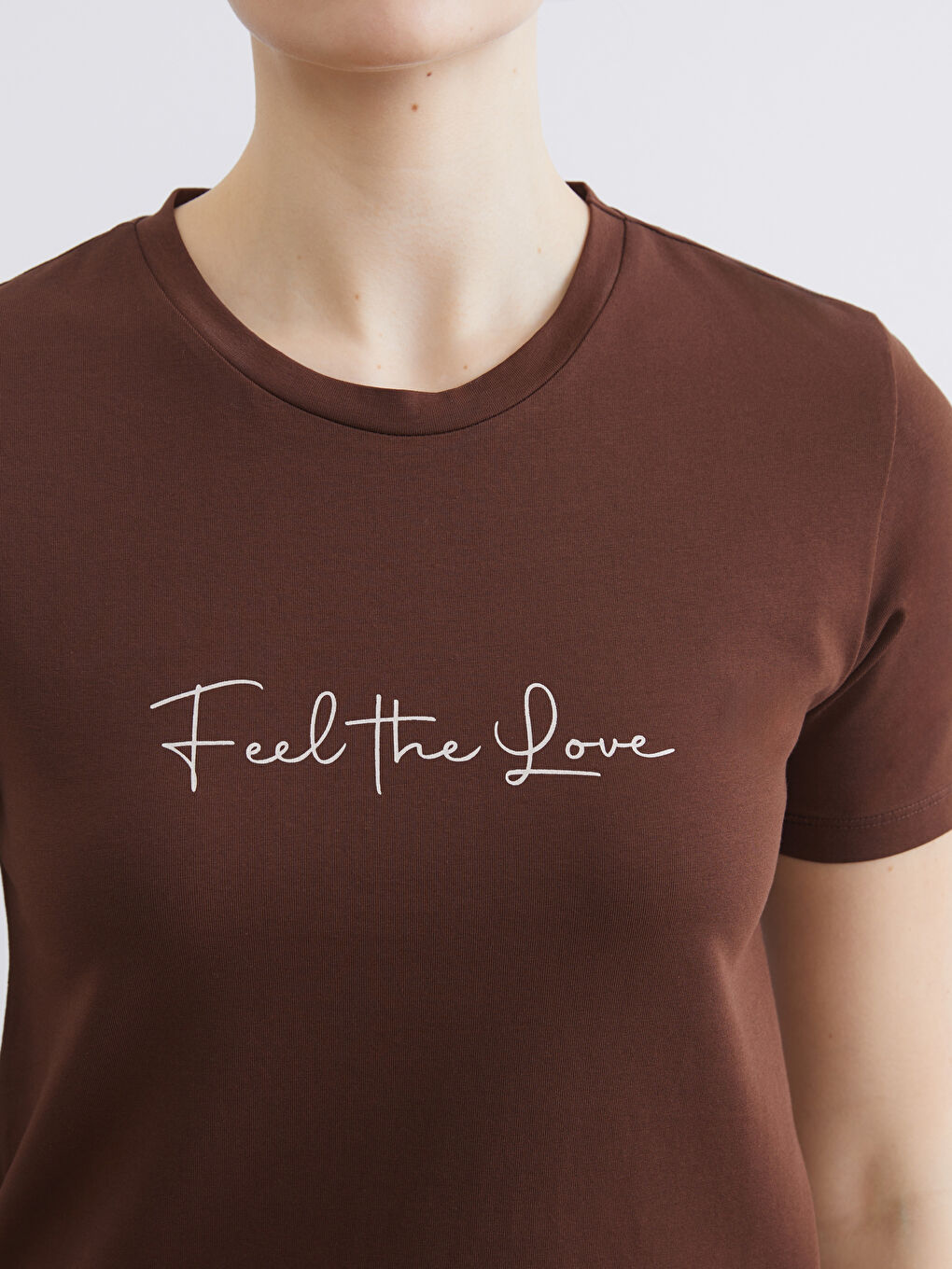 Kahverengi Bisiklet Yaka Baskılı Kadın Tişört-2