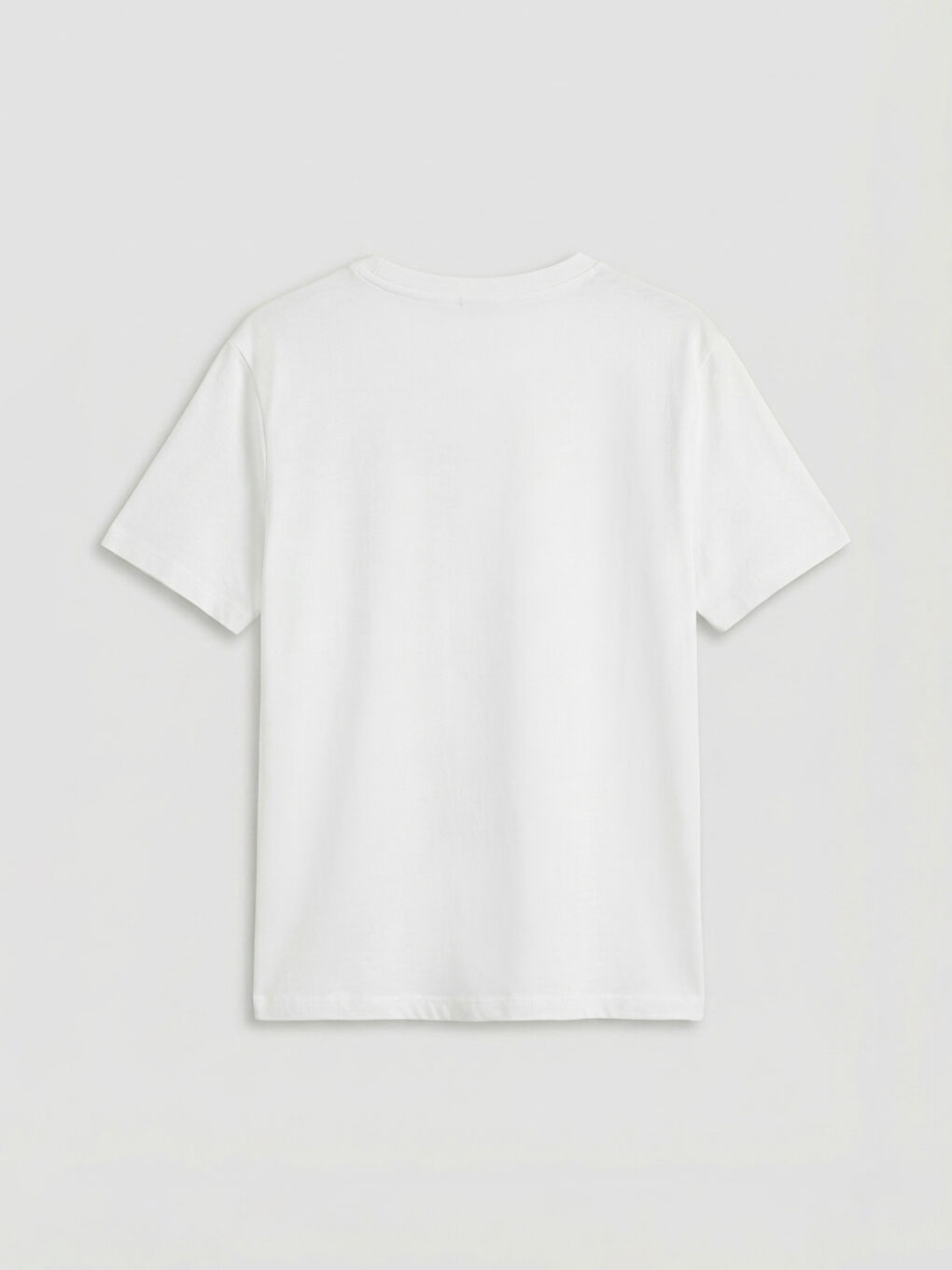 Beyaz Bisiklet Yaka Kolye Baskılı Kadın Tişört-1