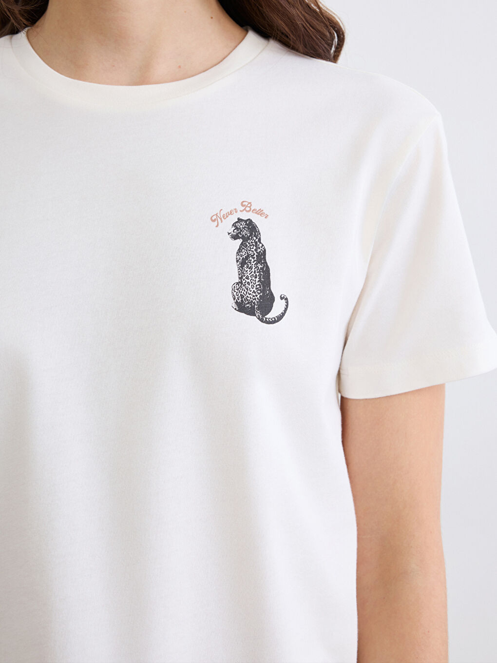 Ekru Bisiklet Yaka Baskılı Kadın Tişört-2