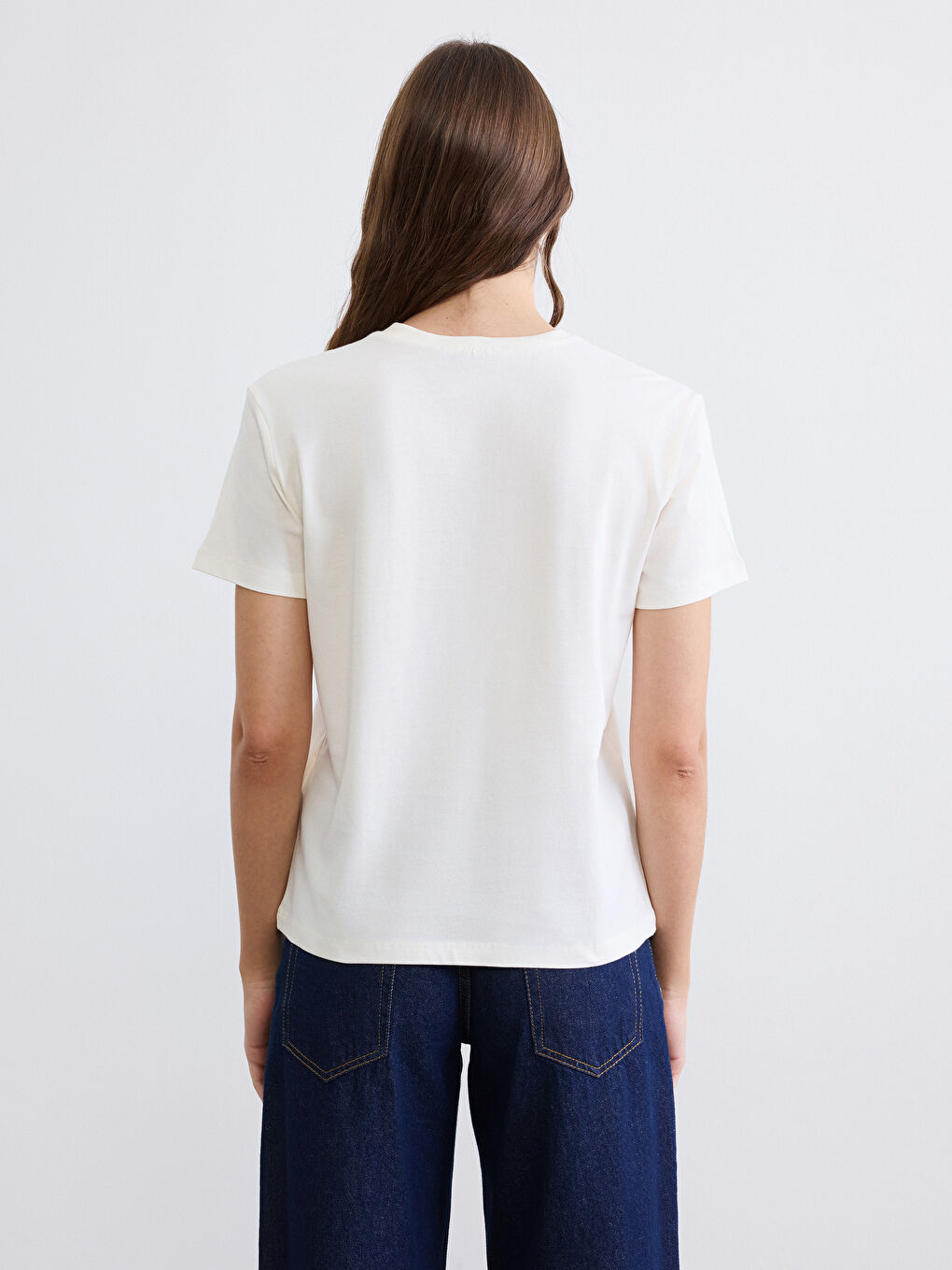 Ekru Bisiklet Yaka Baskılı Kadın Tişört-3