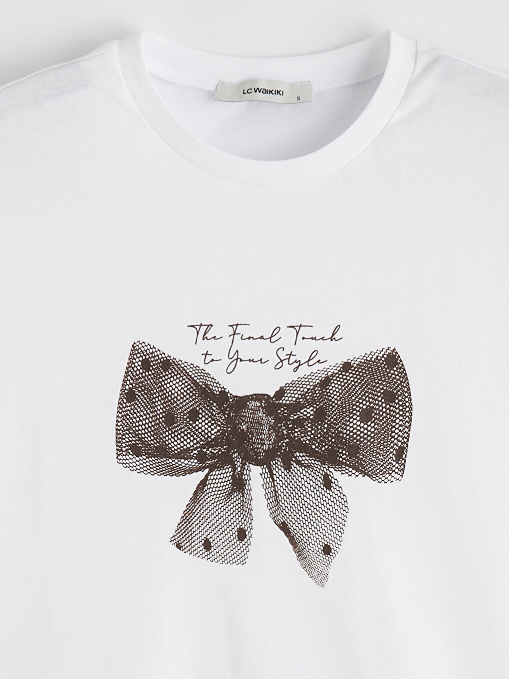 Beyaz Bisiklet Yaka Fiyonk Baskılı Kadın Tişört-5