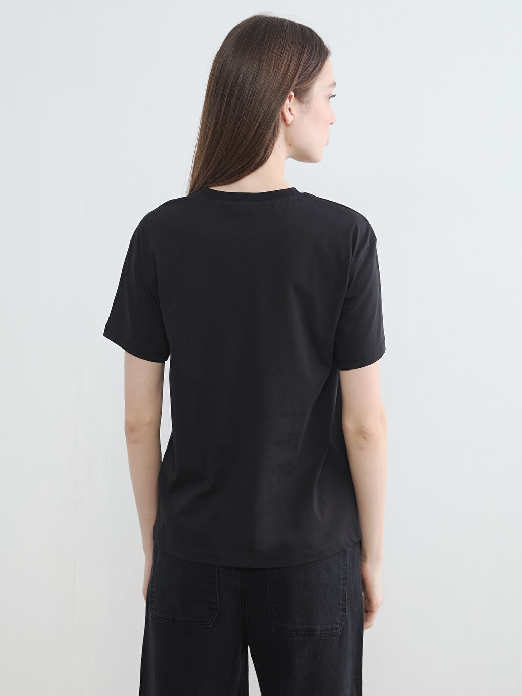 Siyah Bisiklet Yaka Baskılı Kadın Tişört-3