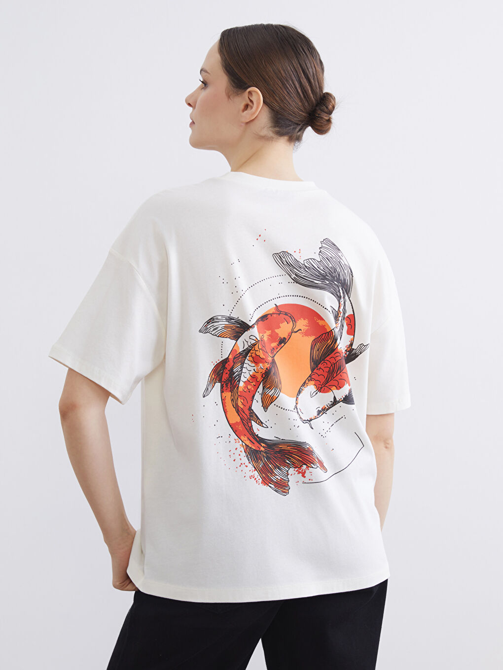 Ekru Bisiklet Yaka Balık Baskılı Oversize Kadın Tişört