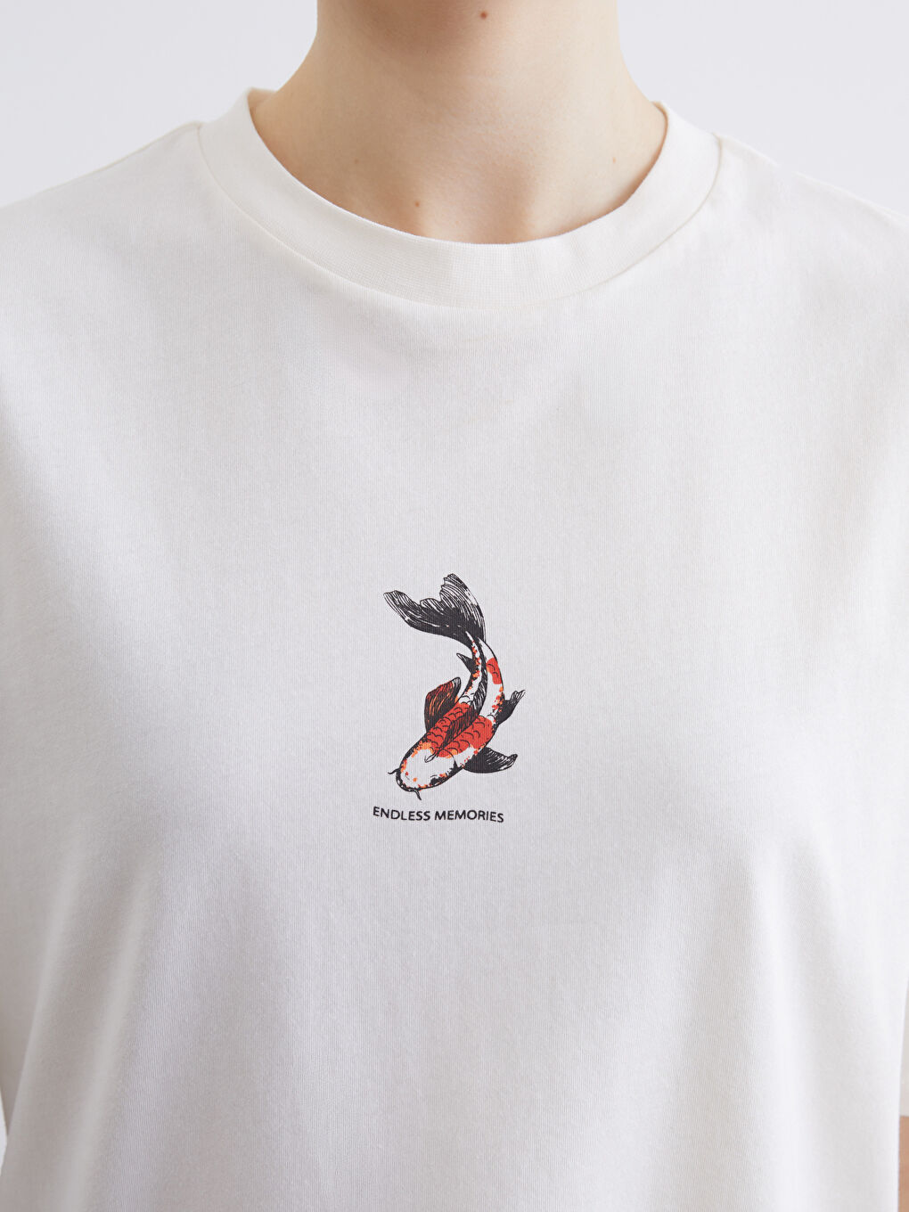 Ekru Bisiklet Yaka Balık Baskılı Oversize Kadın Tişört-2