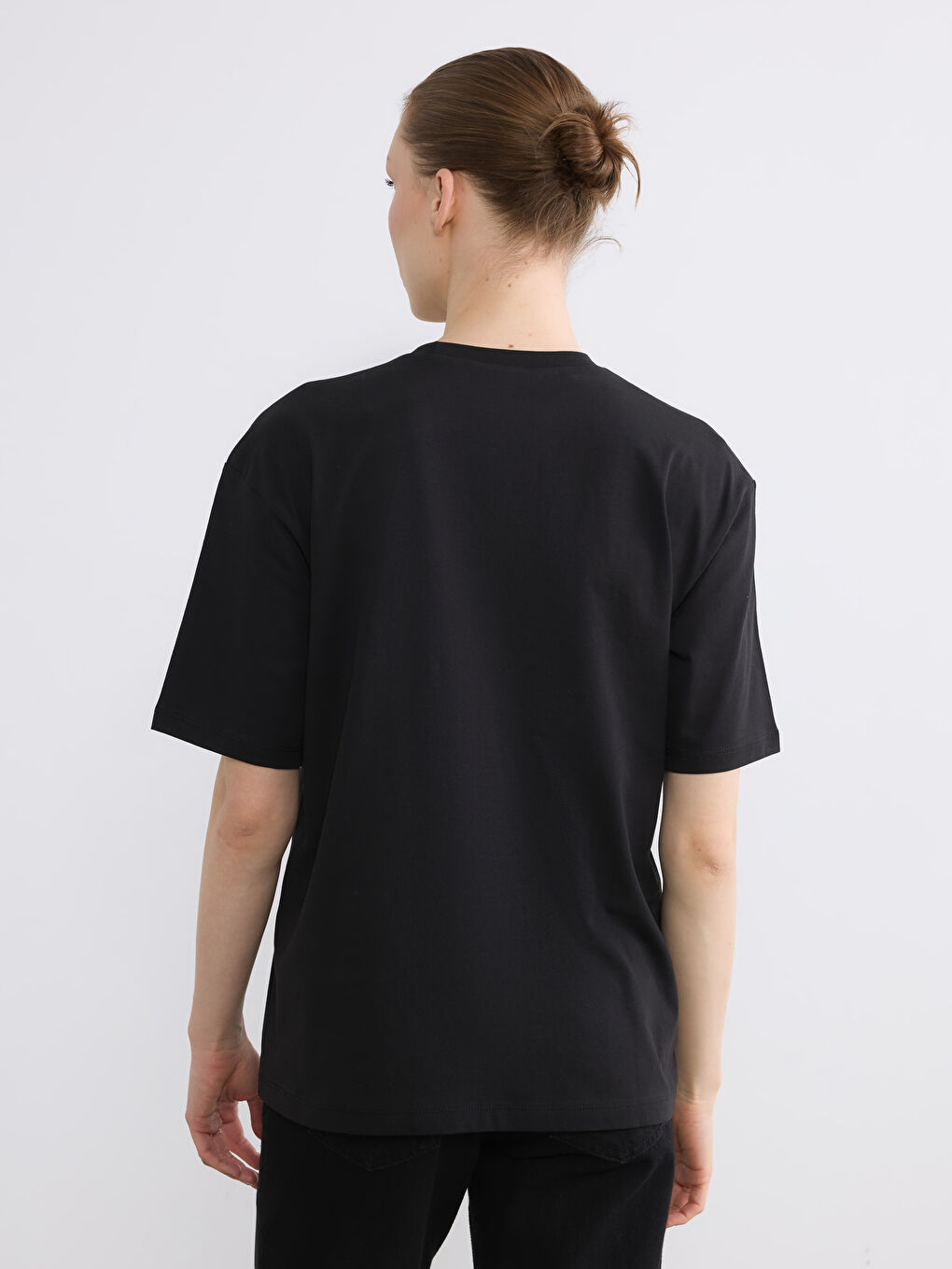 Siyah Bisiklet Yaka Baskılı Oversize Kadın Tişört-3