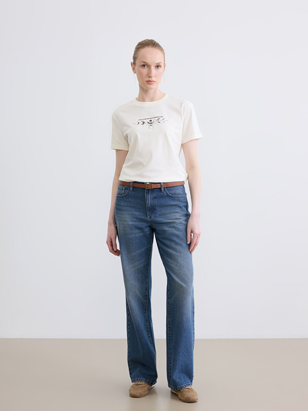 Ekru Bisiklet Yaka Baskılı Kadın Tişört-1