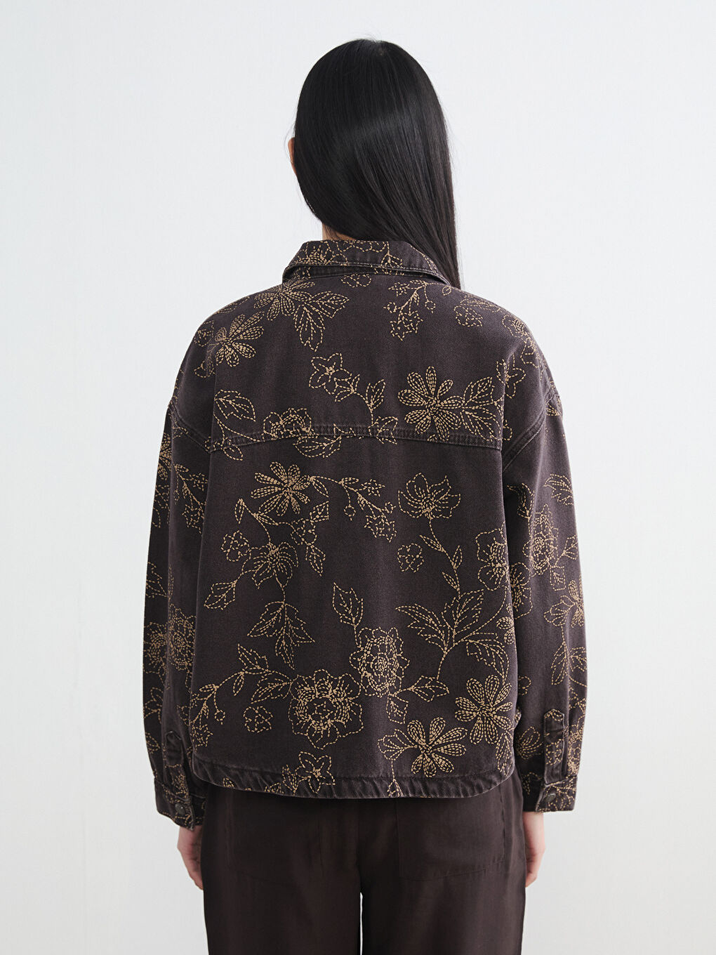 Kahverengi Gömlek Yaka Çiçekli Kadın Jean Ceket-3