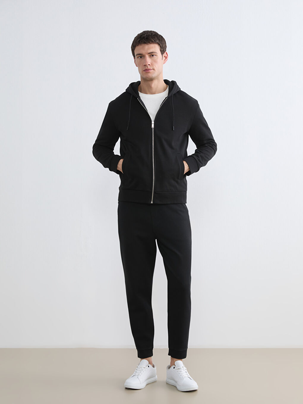 كنزة بسحاب أسود رجل-1