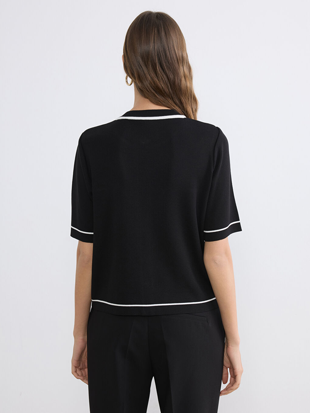 Siyah Bisiklet Yaka Şerit Detaylı Kadın Triko Hırka	-3