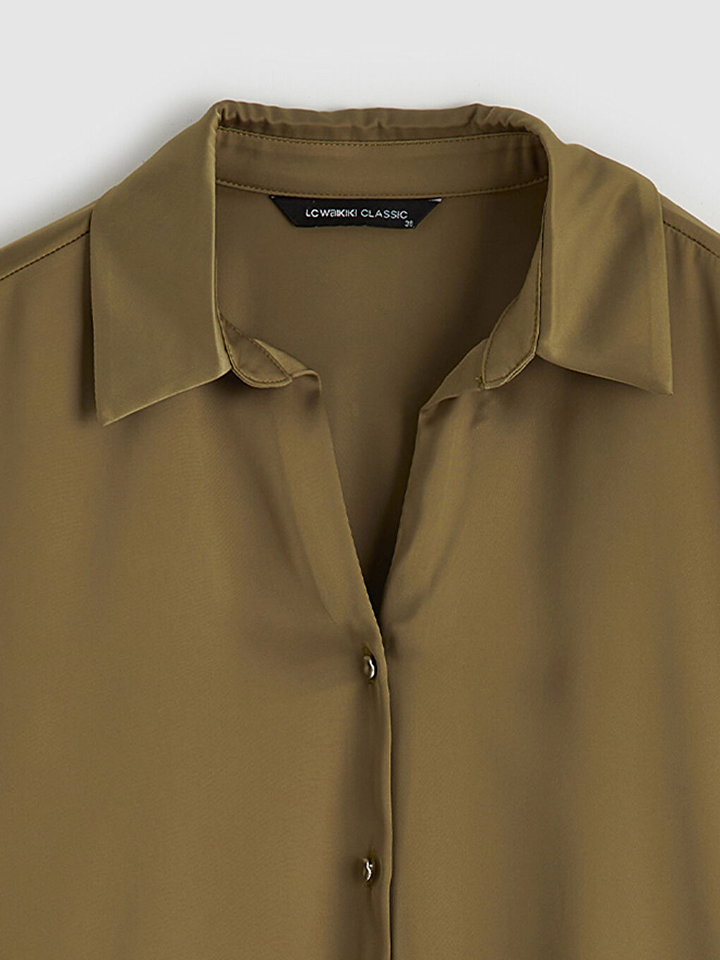 Непринужденная элегантность в нашей женской свободной сатиновой рубашке.-5