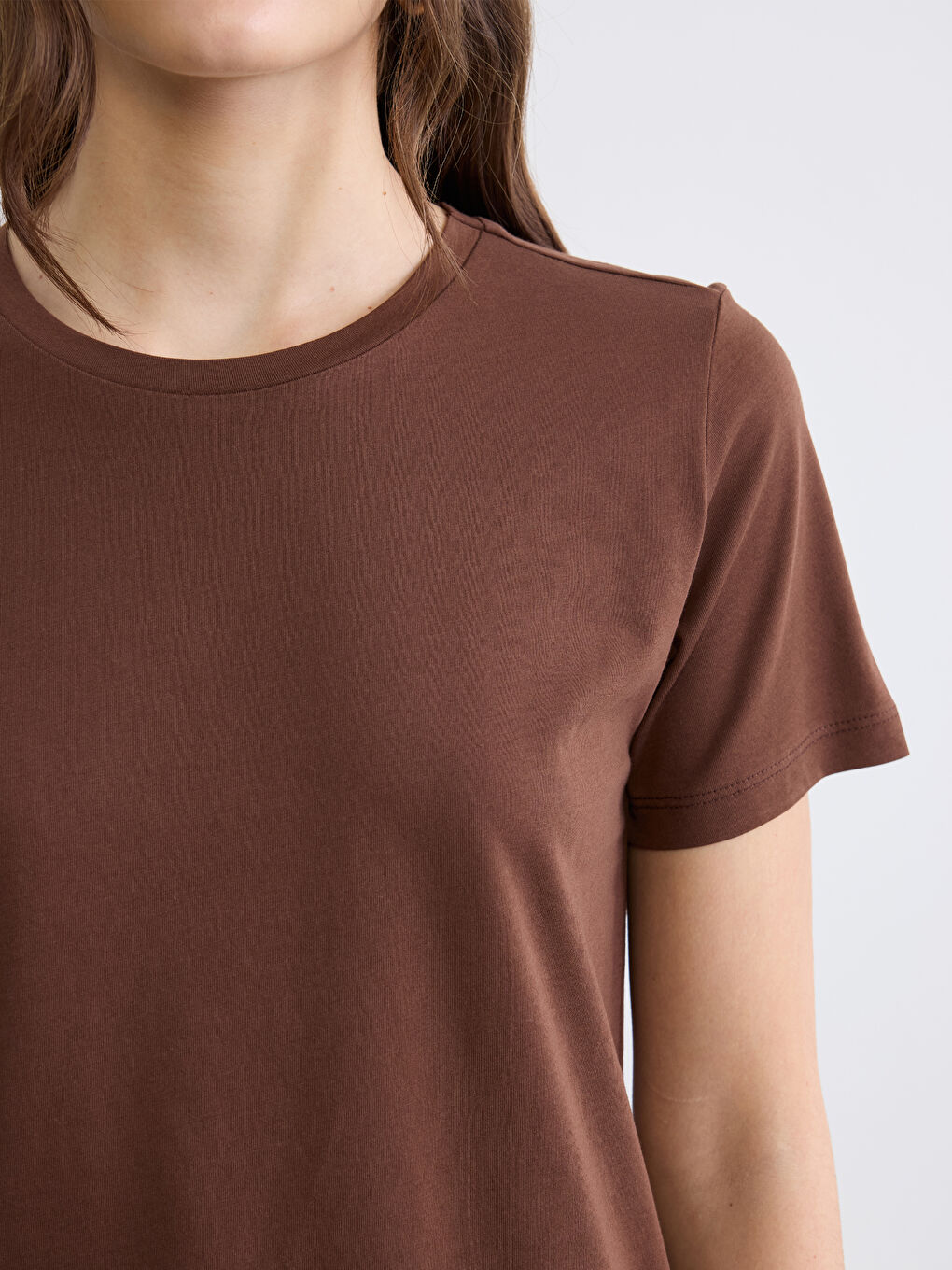 Kahverengi Bisiklet Yaka Kadın Tişört-2