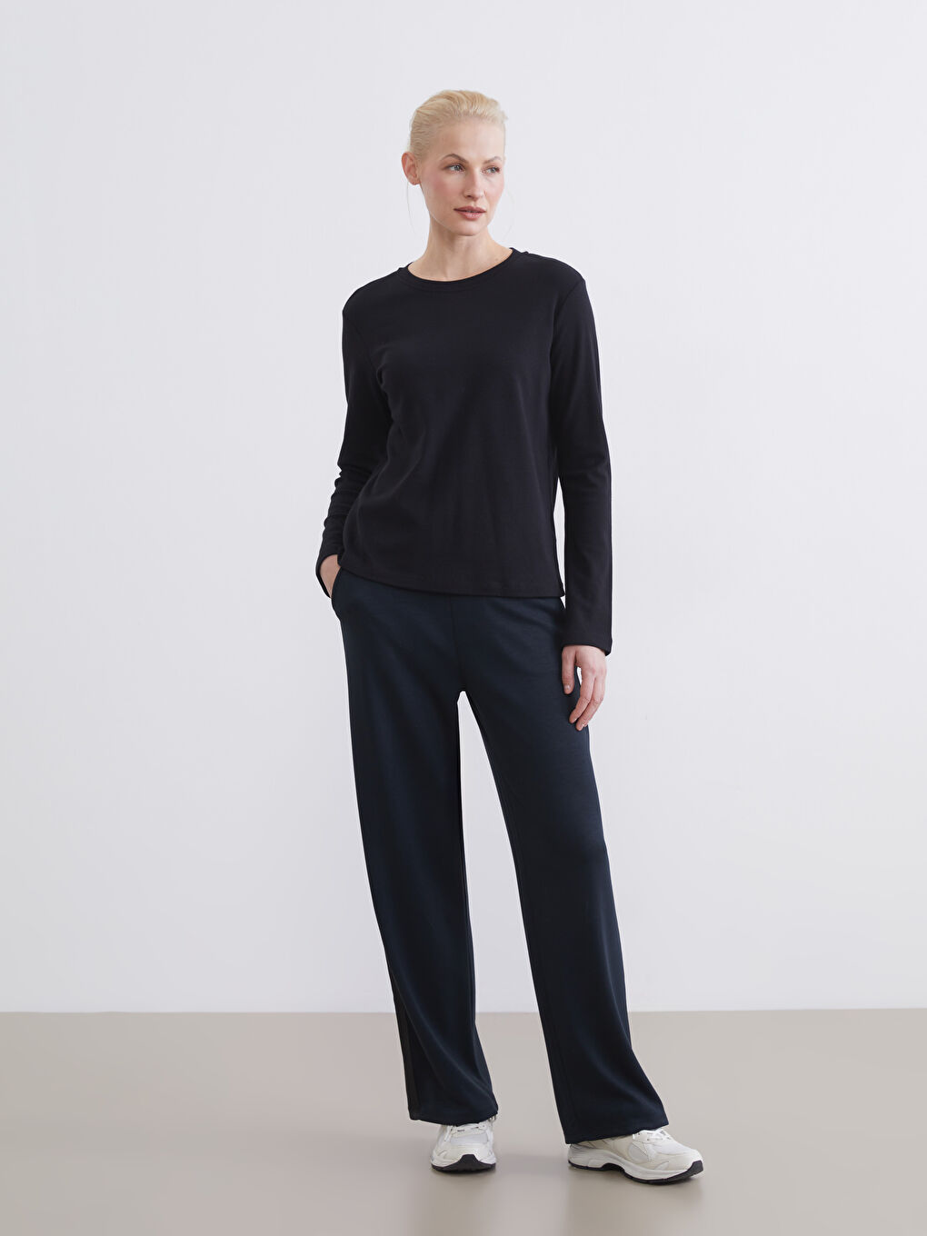 Siyah Bisiklet Yaka Kadın Body	-1