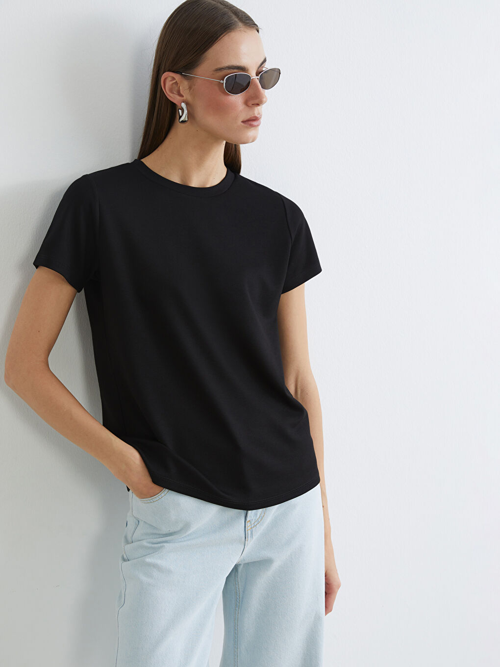 Siyah Bisiklet Yaka Soft Touch Kadın Tişört