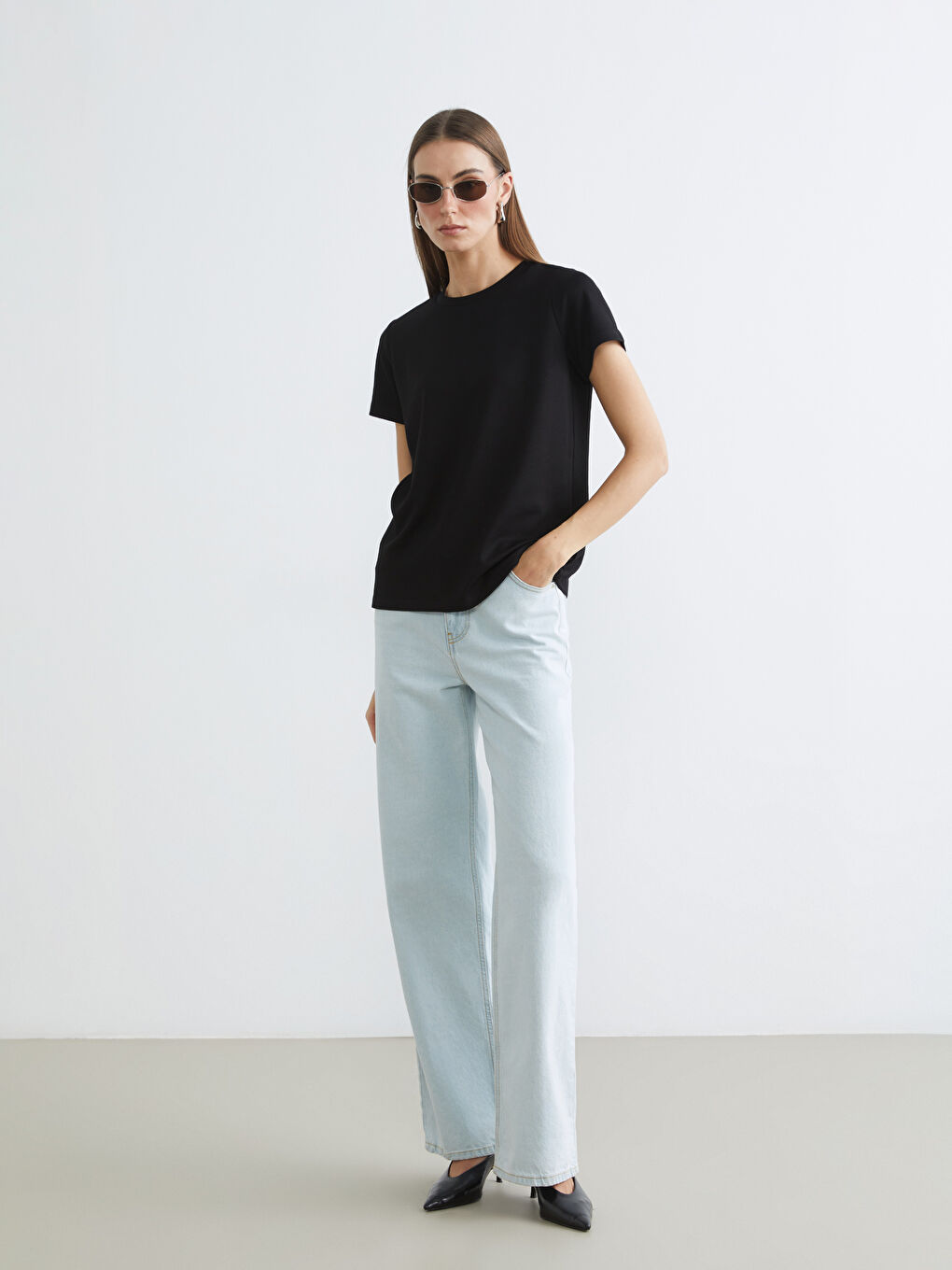 Siyah Bisiklet Yaka Soft Touch Kadın Tişört-1