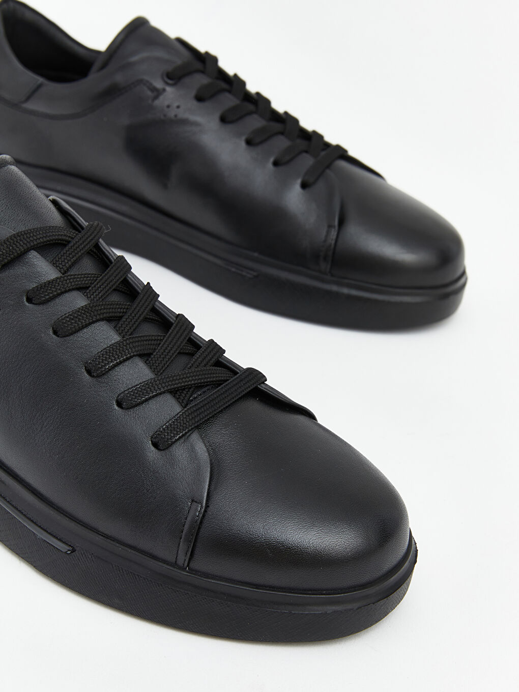 Siyah Hakiki Deri Bağcıklı Erkek Spor Ayakkabı-1