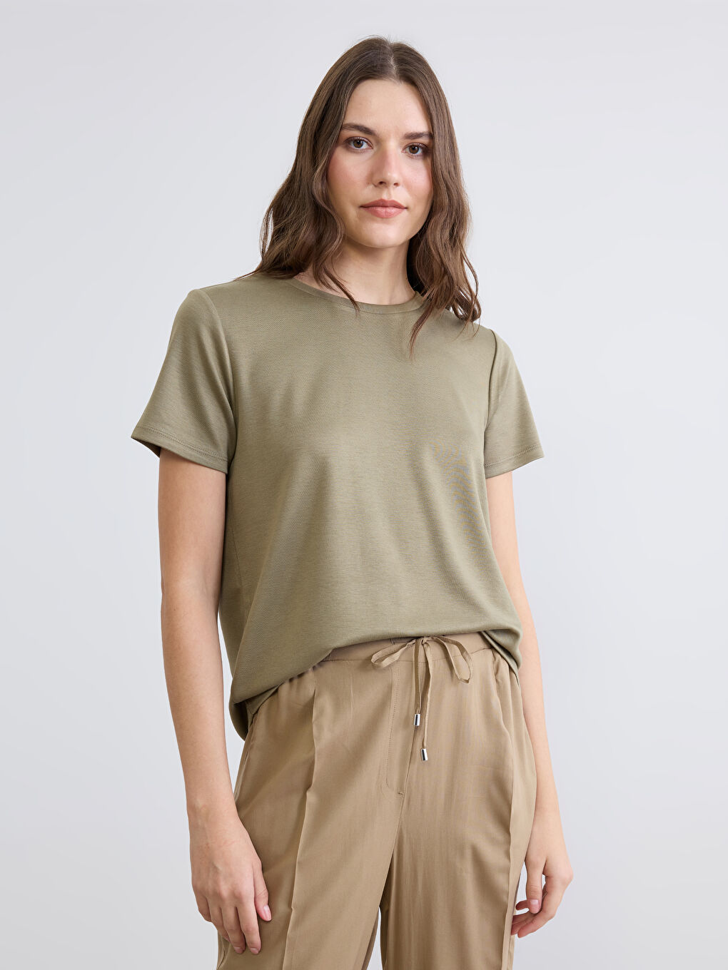 Haki Bisiklet Yaka Soft Touch Kadın Tişört