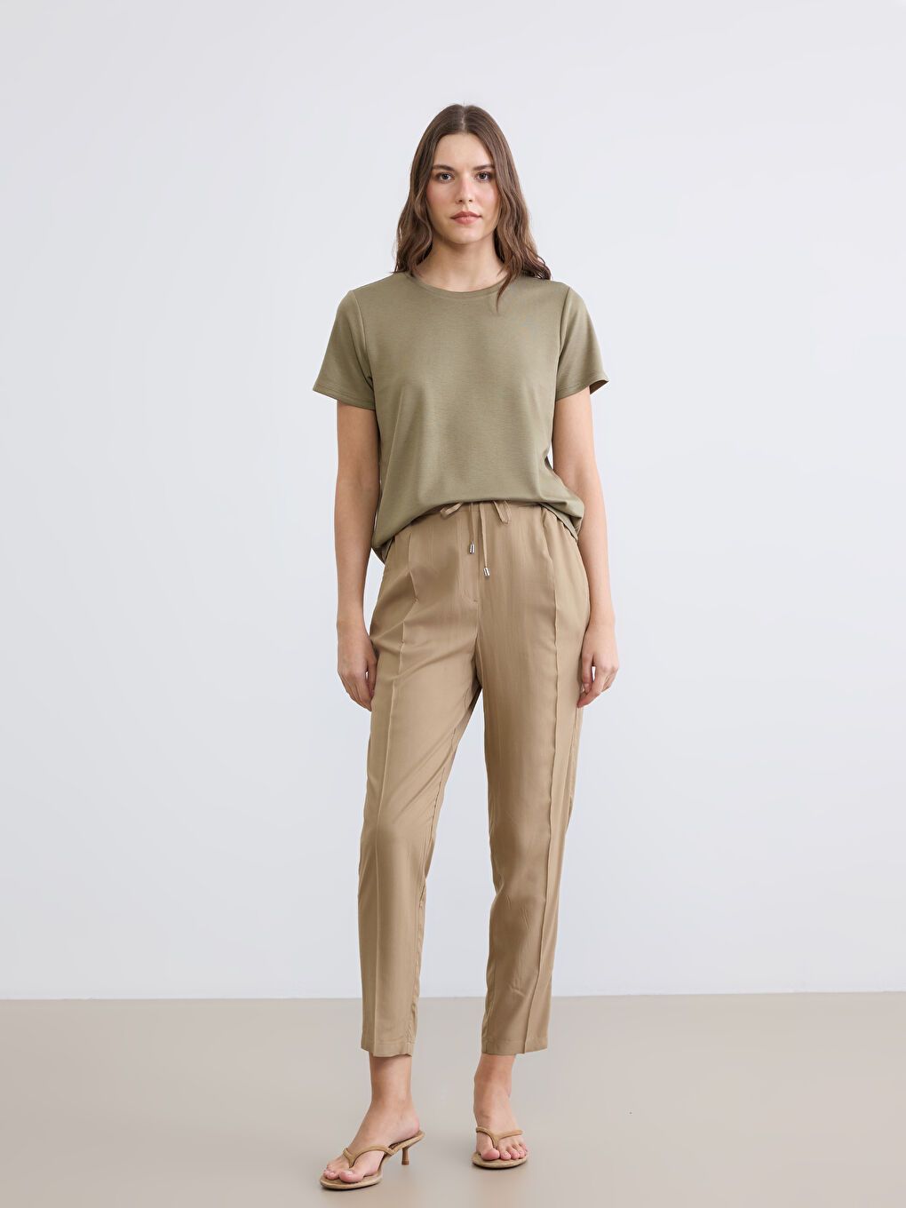 Haki Bisiklet Yaka Soft Touch Kadın Tişört-1