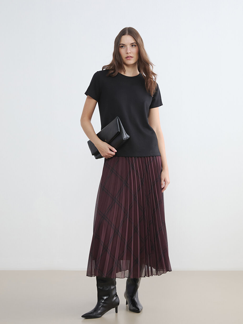 Siyah Bisiklet Yaka Soft Touch Kadın Tişört-1