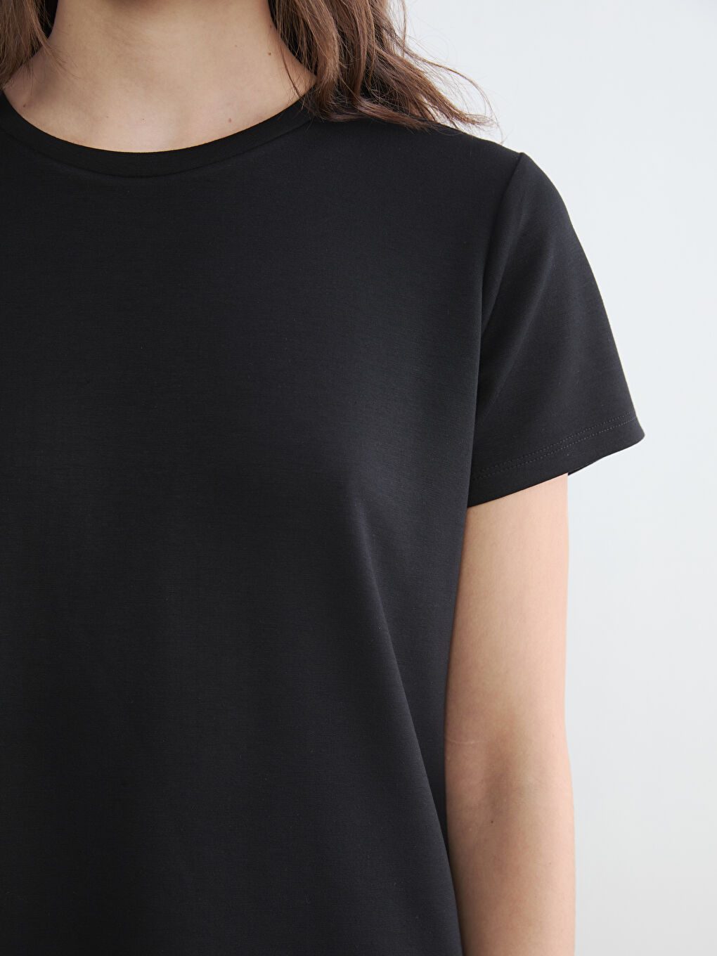 Siyah Bisiklet Yaka Soft Touch Kadın Tişört-2