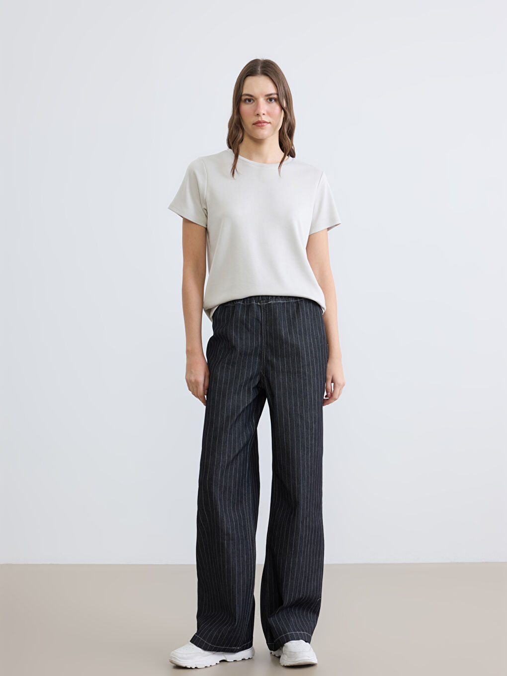 Gri Bisiklet Yaka Soft Touch Kadın Tişört-1