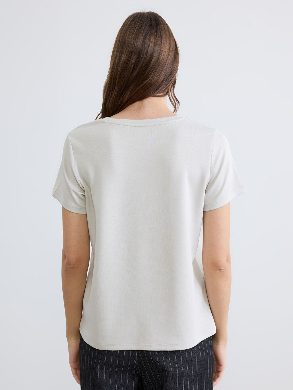 Gri Bisiklet Yaka Soft Touch Kadın Tişört-3