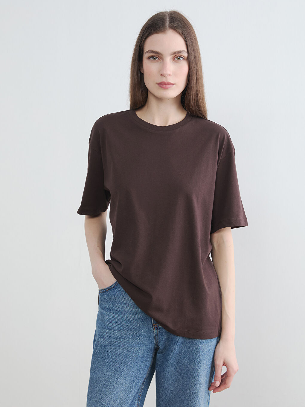 Kahverengi Bisiklet Yaka Oversize Kadın Tişört