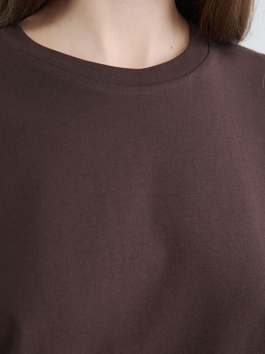 Kahverengi Bisiklet Yaka Oversize Kadın Tişört-2