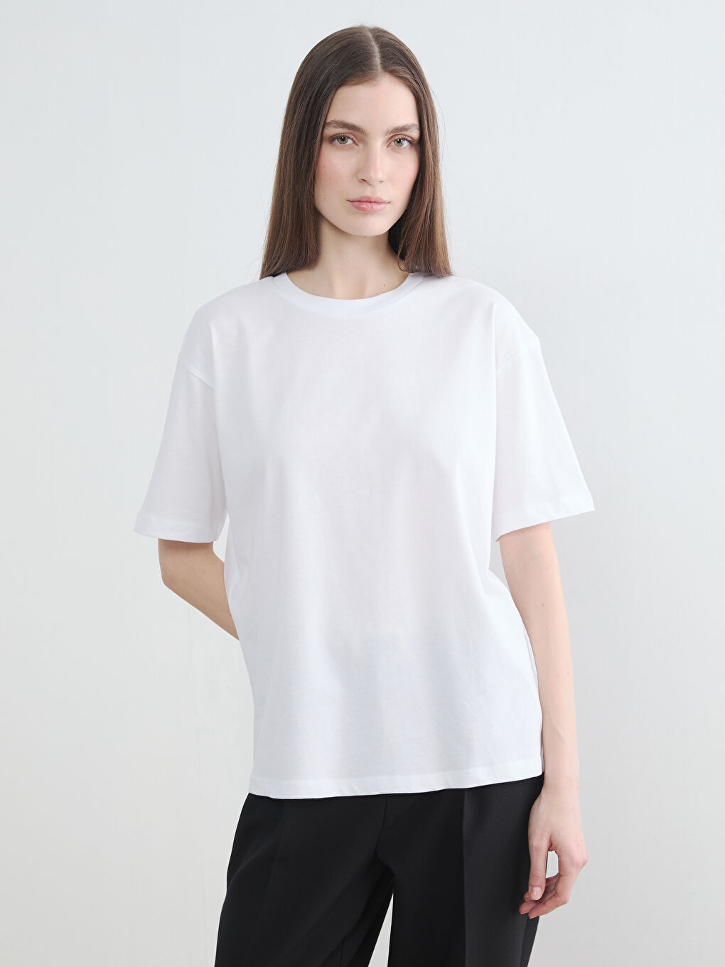 Beyaz Bisiklet Yaka Oversize Kadın Tişört