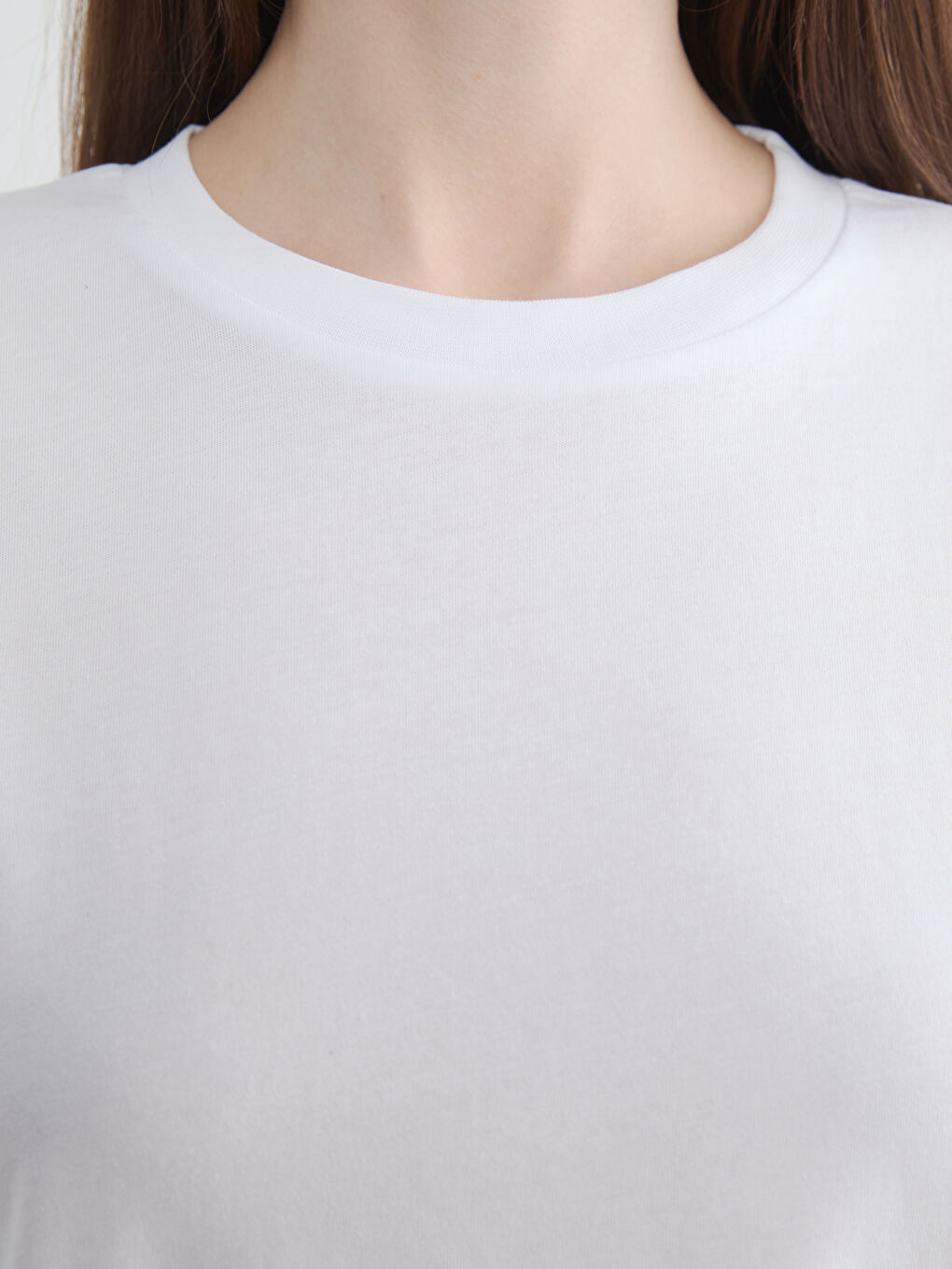 Beyaz Bisiklet Yaka Oversize Kadın Tişört-2