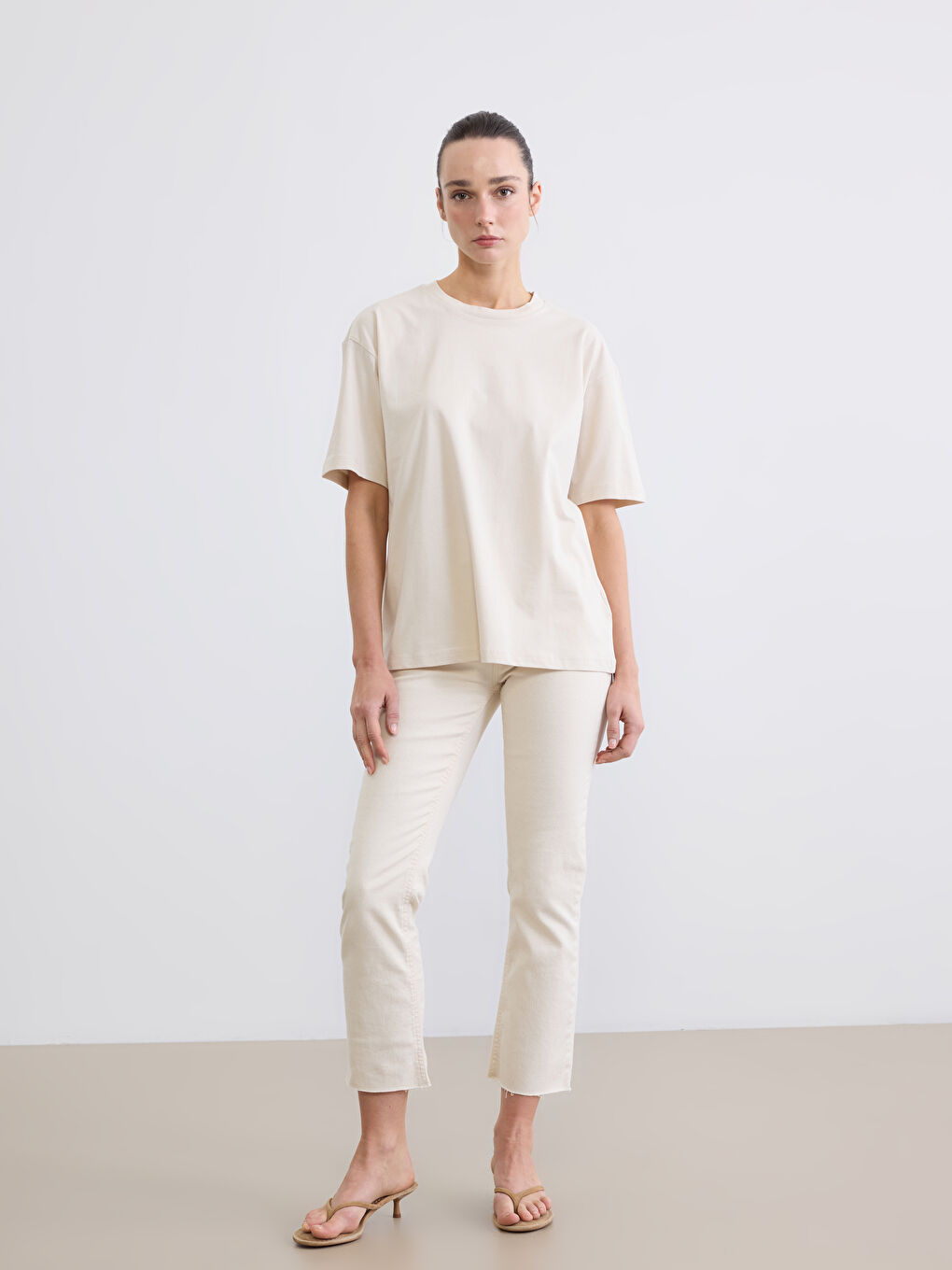 Bej Bisiklet Yaka Oversize Kadın Tişört-1